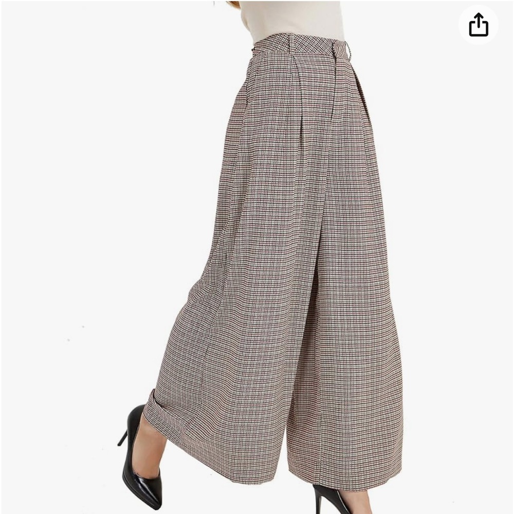 Women’s high waisted wide leg pants.
